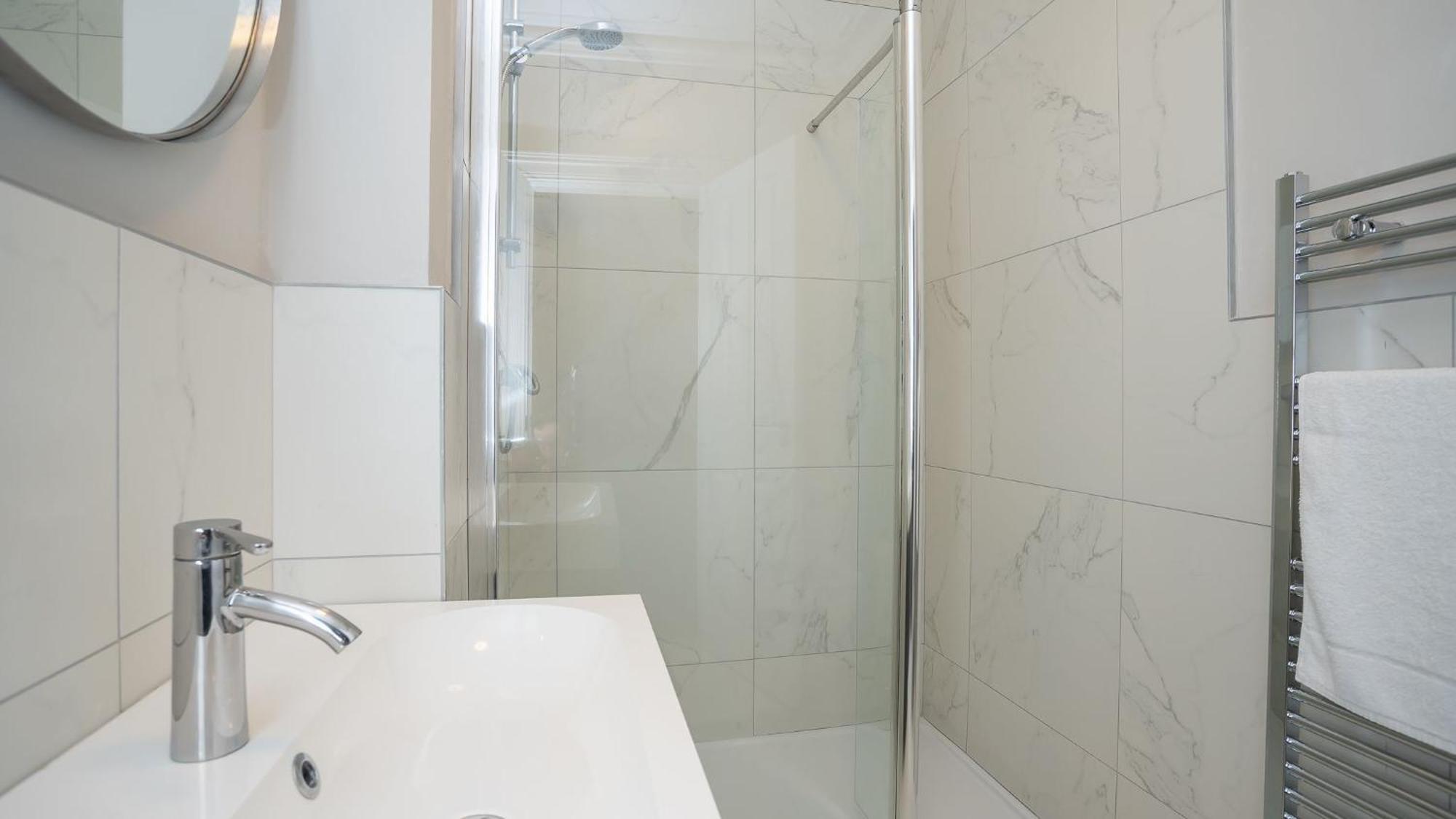 Queens Large 2 Bdr & 1 Bdr Apartments By Belfast City Breaks Extérieur photo