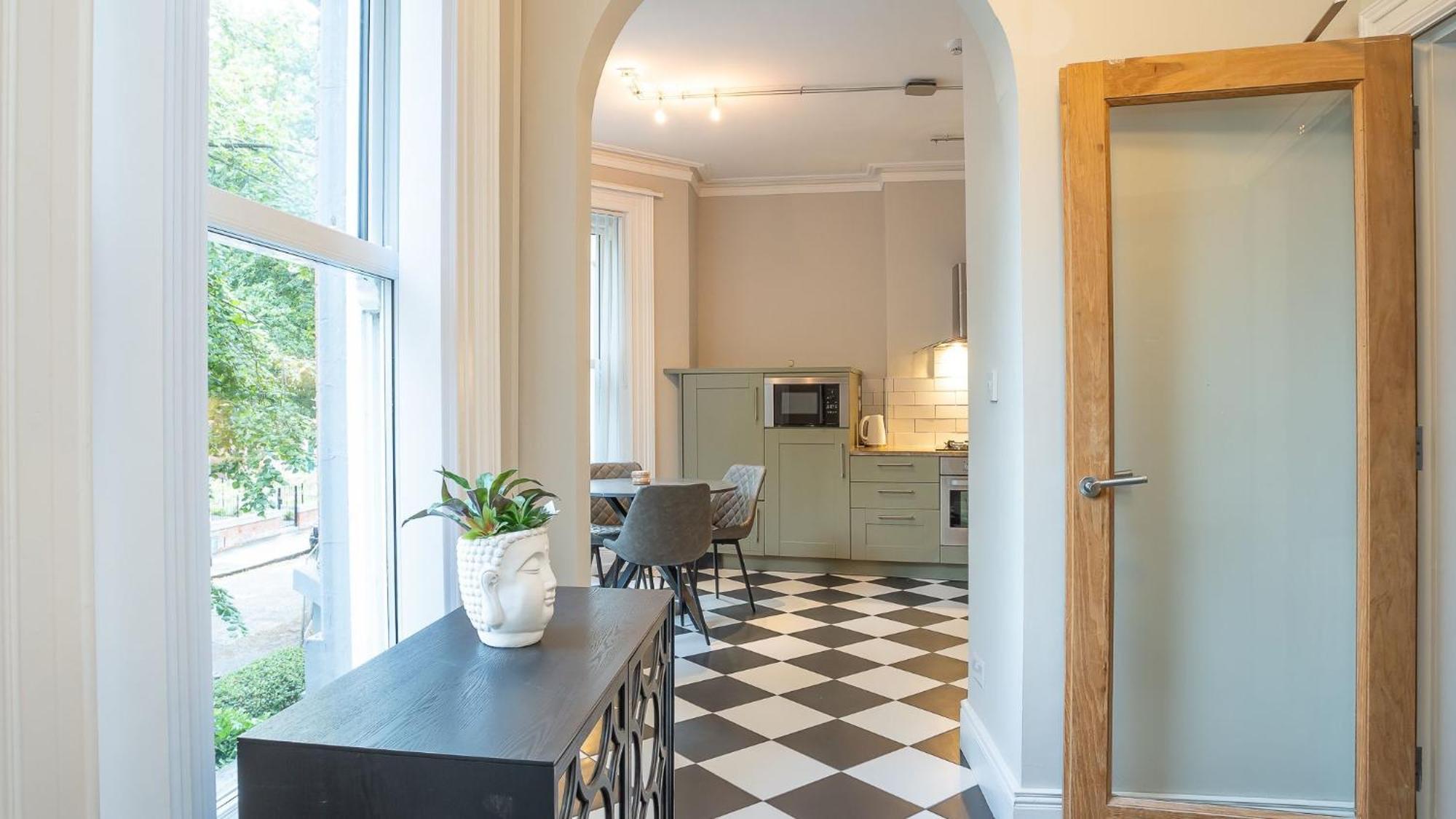 Queens Large 2 Bdr & 1 Bdr Apartments By Belfast City Breaks Extérieur photo