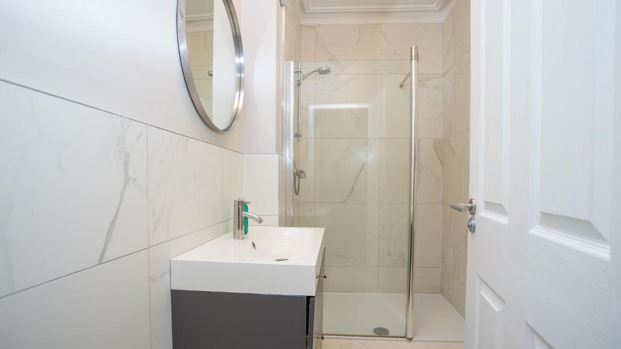 Queens Large 2 Bdr & 1 Bdr Apartments By Belfast City Breaks Extérieur photo
