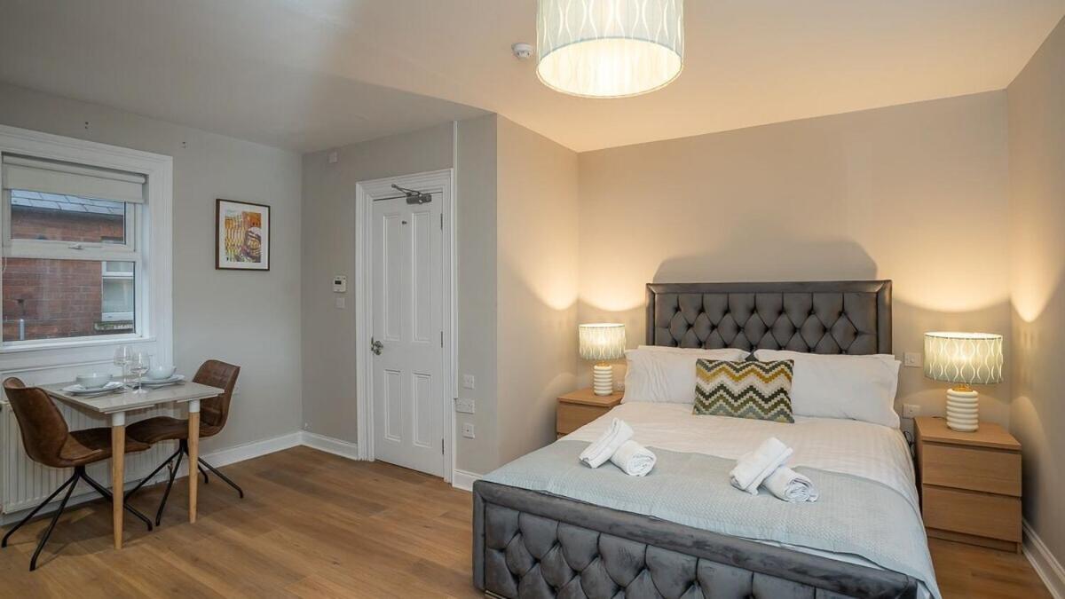 Queens Large 2 Bdr & 1 Bdr Apartments By Belfast City Breaks Chambre photo