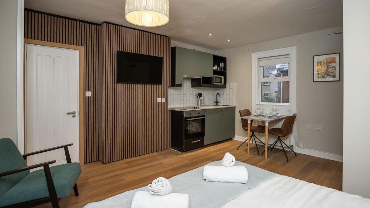 Queens Large 2 Bdr & 1 Bdr Apartments By Belfast City Breaks Chambre photo