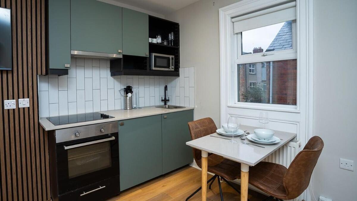 Queens Large 2 Bdr & 1 Bdr Apartments By Belfast City Breaks Chambre photo