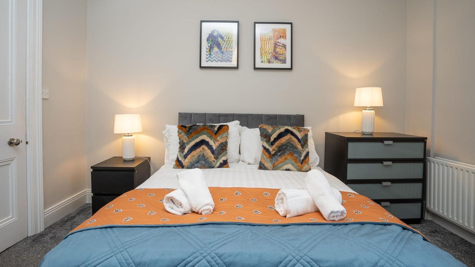 Queens Large 2 Bdr & 1 Bdr Apartments By Belfast City Breaks Chambre photo