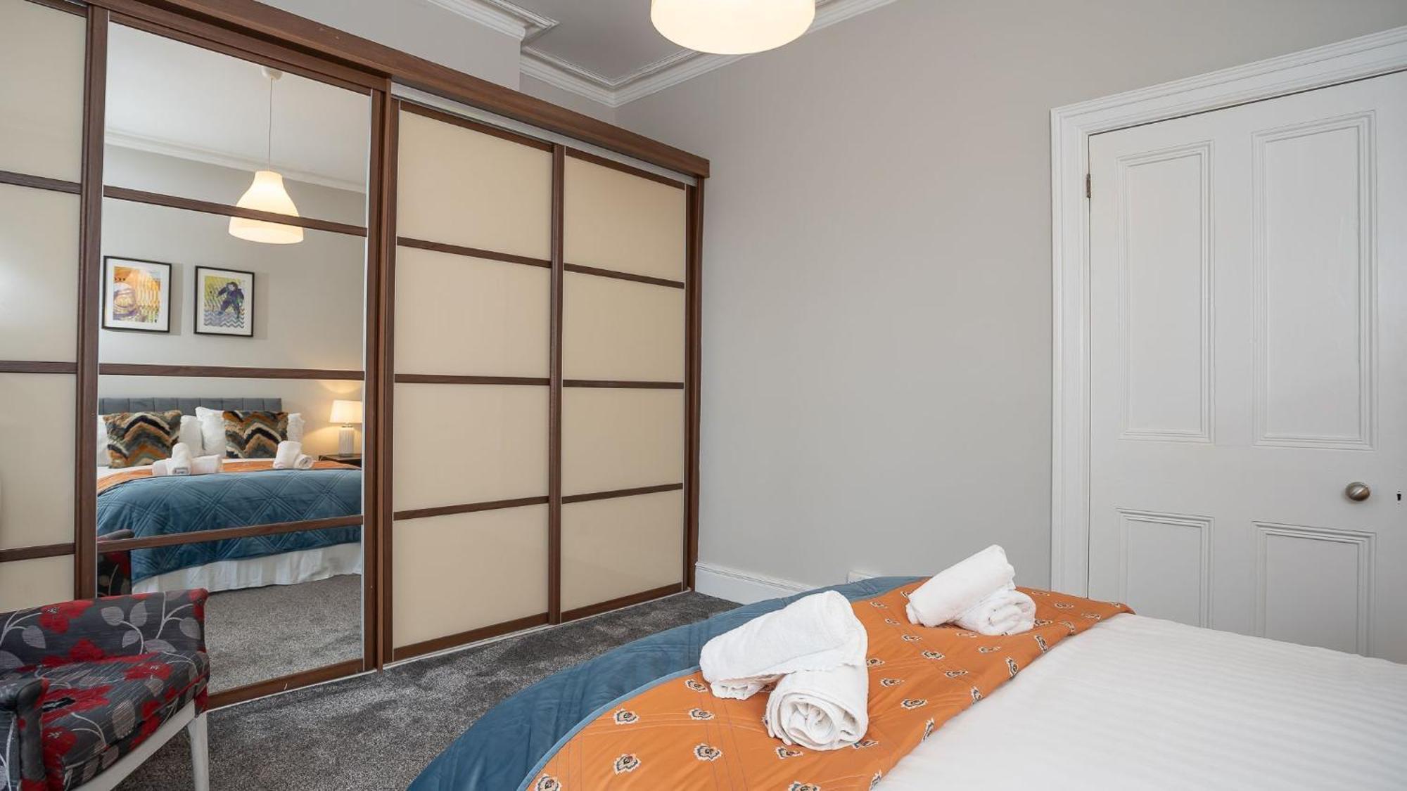 Queens Large 2 Bdr & 1 Bdr Apartments By Belfast City Breaks Chambre photo